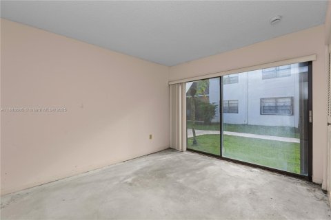 Copropriété à vendre à Pinecrest, Floride: 3 chambres, 100.89 m2 № 1943619 - photo 15