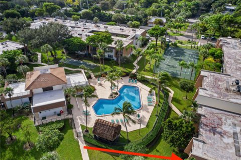 Copropriété à vendre à Pinecrest, Floride: 3 chambres, 100.89 m2 № 1943619 - photo 1