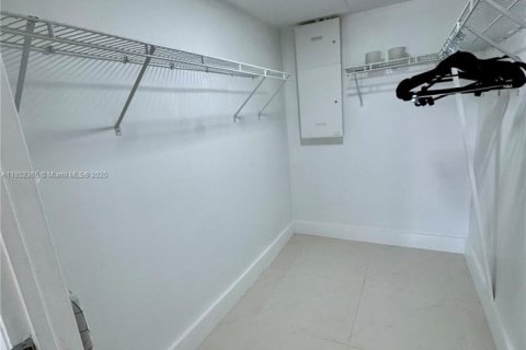 Copropriété à vendre à Bal Harbour, Floride: 1 chambre, 83.24 m2 № 1963120 - photo 22