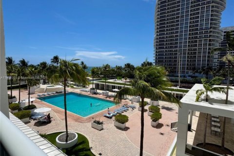 Copropriété à vendre à Bal Harbour, Floride: 1 chambre, 83.24 m2 № 1963120 - photo 24