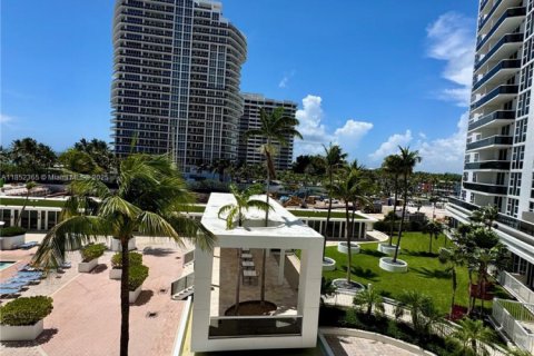 Copropriété à vendre à Bal Harbour, Floride: 1 chambre, 83.24 m2 № 1963120 - photo 23