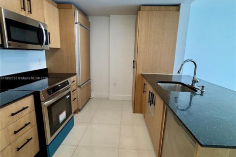 Condo in Bal Harbour, Florida, 1 bedroom № 1963120