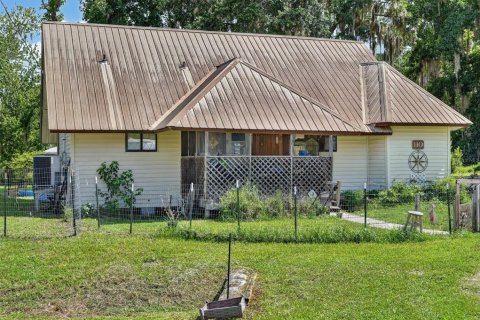 House in Crescent City, Florida 3 bedrooms, 88.81 sq.m. № 2198754 - photo 2