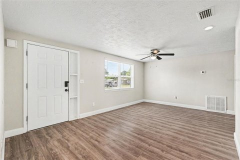 House in Holiday, Florida 3 bedrooms, 116.69 sq.m. № 2107425 - photo 2