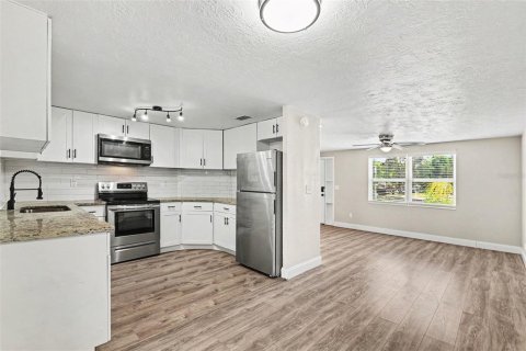 House in Holiday, Florida 3 bedrooms, 116.69 sq.m. № 2107425 - photo 5