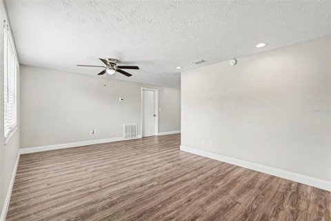 House in Holiday, Florida 3 bedrooms, 116.69 sq.m. № 2107425 - photo 3