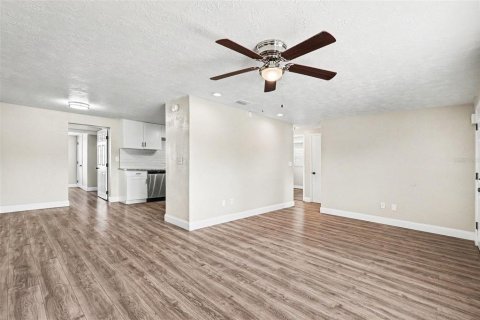 House in Holiday, Florida 3 bedrooms, 116.69 sq.m. № 2107425 - photo 4