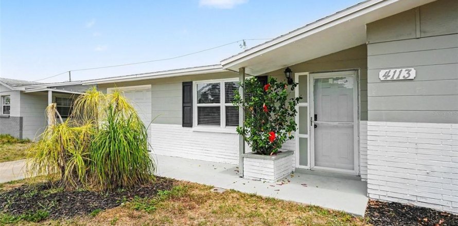 House in Holiday, Florida 3 bedrooms, 116.69 sq.m. № 2107425