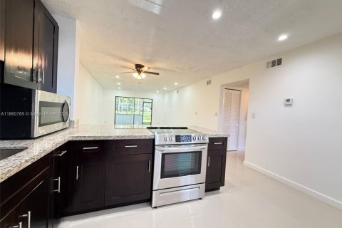 Copropriété à vendre à Tamarac, Floride: 2 chambres, 92.9 m2 № 1891179 - photo 3