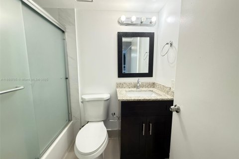 Copropriété à vendre à Tamarac, Floride: 2 chambres, 92.9 m2 № 1891179 - photo 9