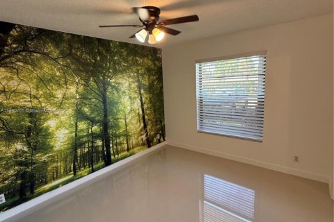 Copropriété à vendre à Tamarac, Floride: 2 chambres, 92.9 m2 № 1891179 - photo 18