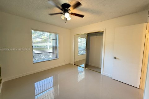 Copropriété à vendre à Tamarac, Floride: 2 chambres, 92.9 m2 № 1891179 - photo 14