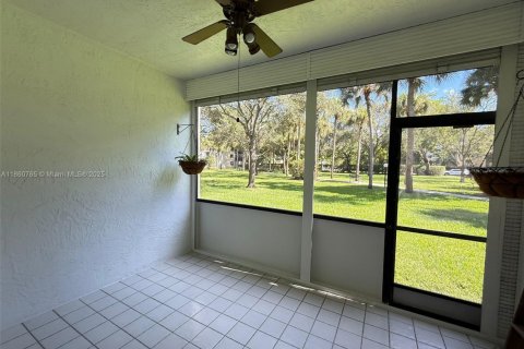 Copropriété à vendre à Tamarac, Floride: 2 chambres, 92.9 m2 № 1891179 - photo 28