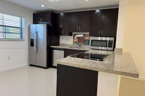 Copropriété à vendre à Tamarac, Floride: 2 chambres, 92.9 m2 № 1891179 - photo 2