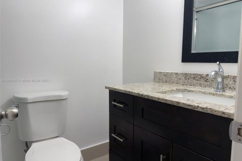 Copropriété à vendre à Tamarac, Floride: 2 chambres, 92.9 m2 № 1891179 - photo 11