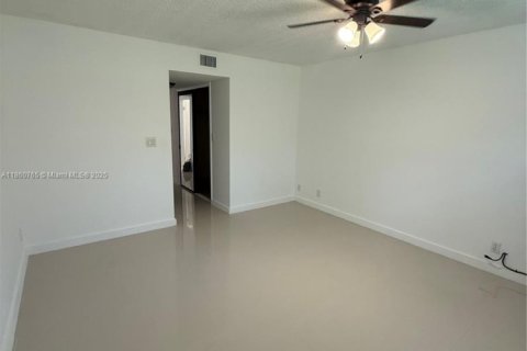 Copropriété à vendre à Tamarac, Floride: 2 chambres, 92.9 m2 № 1891179 - photo 20
