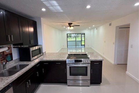 Copropriété à vendre à Tamarac, Floride: 2 chambres, 92.9 m2 № 1891179 - photo 5