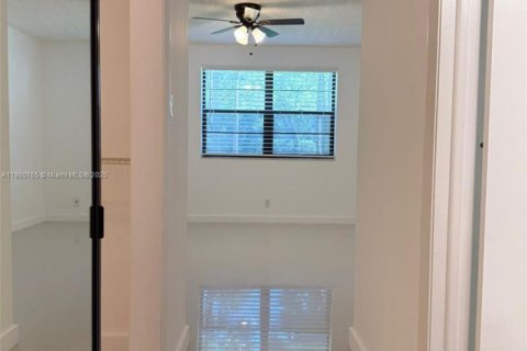 Copropriété à vendre à Tamarac, Floride: 2 chambres, 92.9 m2 № 1891179 - photo 24