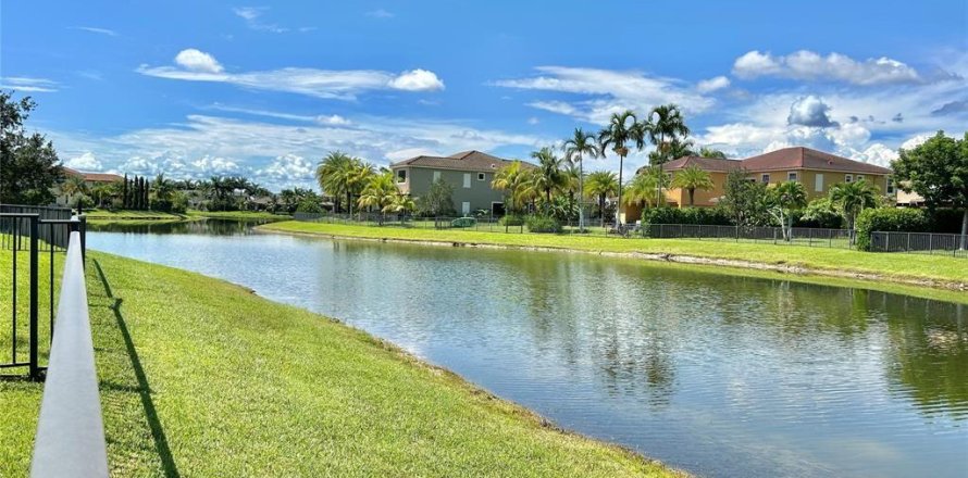 Villa ou maison à Parkland, Floride 5 chambres, 368.17 m2 № 1186345