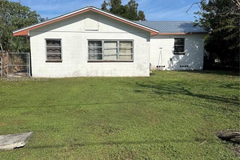 House in Clewiston, Florida 4 bedrooms, 132.39 sq.m. № 1890083 - photo 21