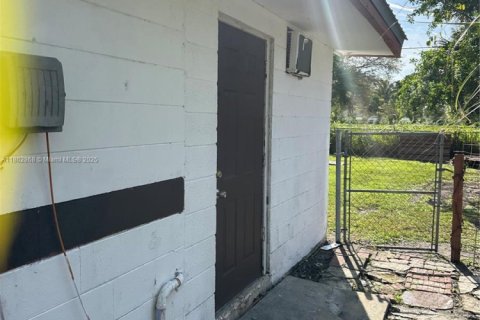 House in Clewiston, Florida 4 bedrooms, 132.39 sq.m. № 1890083 - photo 19