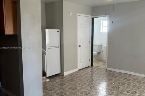 House in Clewiston, Florida 4 bedrooms, 132.39 sq.m. № 1890083 - photo 15