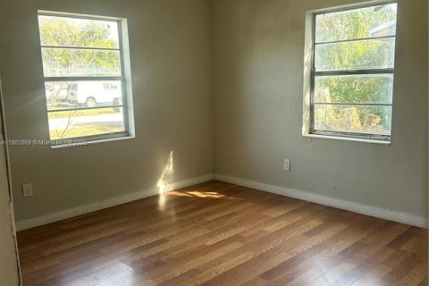 House in Clewiston, Florida 4 bedrooms, 132.39 sq.m. № 1890083 - photo 9