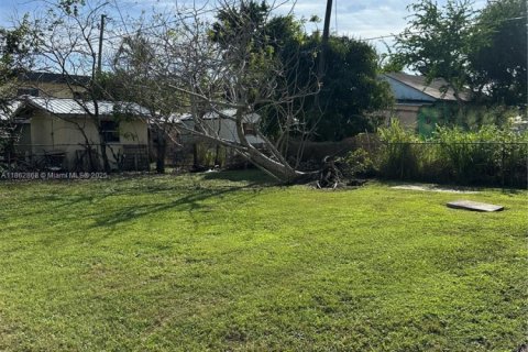 House in Clewiston, Florida 4 bedrooms, 132.39 sq.m. № 1890083 - photo 20