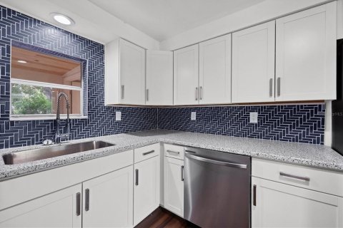Villa ou maison à vendre à Bradenton, Floride: 2 chambres, 107.12 m2 № 1844284 - photo 8
