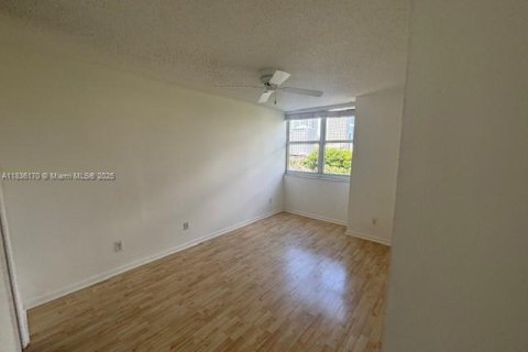 Copropriété à louer à Miami, Floride: 2 chambres, 98.94 m2 № 1825936 - photo 20