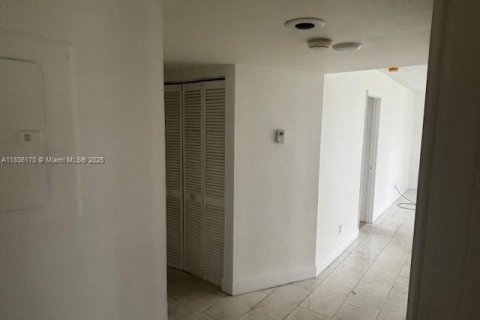 Copropriété à louer à Miami, Floride: 2 chambres, 98.94 m2 № 1825936 - photo 9