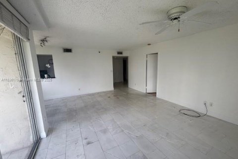 Copropriété à louer à Miami, Floride: 2 chambres, 98.94 m2 № 1825936 - photo 4
