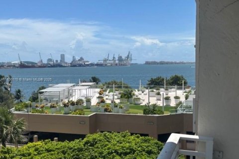 Copropriété à louer à Miami, Floride: 2 chambres, 98.94 m2 № 1825936 - photo 17