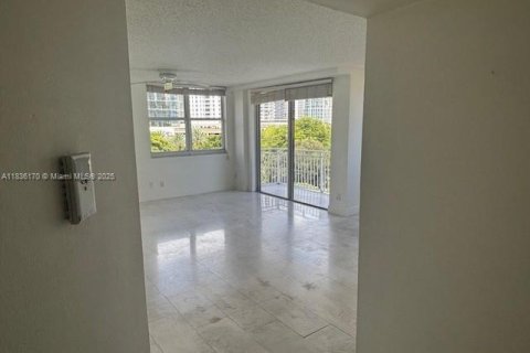 Copropriété à louer à Miami, Floride: 2 chambres, 98.94 m2 № 1825936 - photo 8