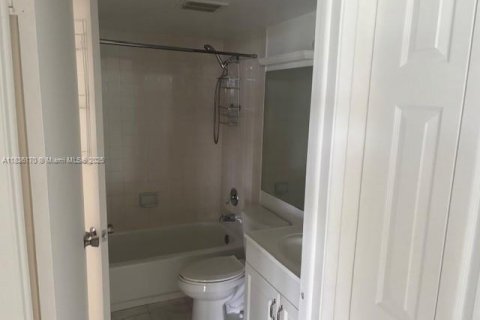 Copropriété à louer à Miami, Floride: 2 chambres, 98.94 m2 № 1825936 - photo 13