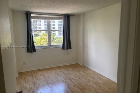 Copropriété à louer à Miami, Floride: 2 chambres, 98.94 m2 № 1825936 - photo 10