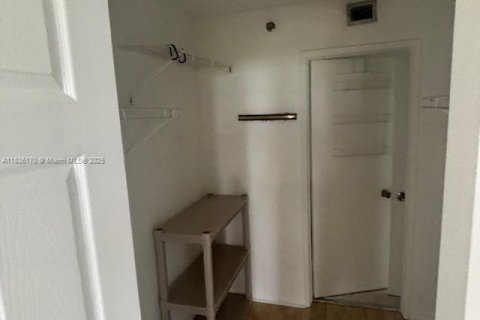 Copropriété à louer à Miami, Floride: 2 chambres, 98.94 m2 № 1825936 - photo 15