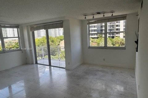 Copropriété à louer à Miami, Floride: 2 chambres, 98.94 m2 № 1825936 - photo 2