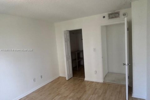 Copropriété à louer à Miami, Floride: 2 chambres, 98.94 m2 № 1825936 - photo 14