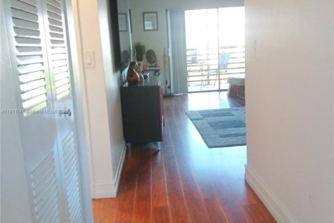 Купить кондоминиум в Санрайз, Флорида 2 спальни, 73.39м2, № 1967483 - фото 5