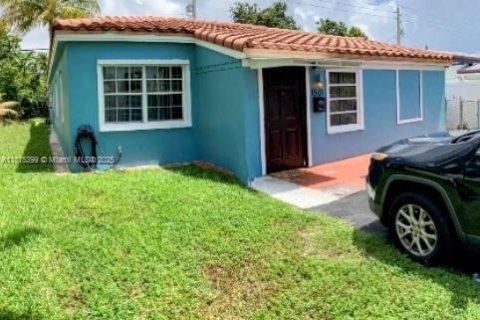 Commercial property in North Miami Beach, Florida 146.79 sq.m. № 1943042 - photo 1