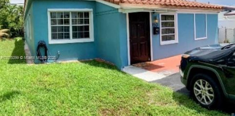 Commercial property in North Miami Beach, Florida 146.79 sq.m. № 1943042