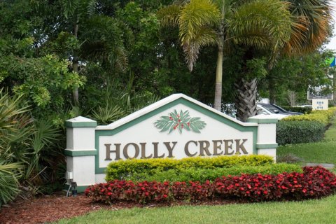 Townhouse in Jensen Beach, Florida 2 bedrooms, 119.19 sq.m. № 1179685 - photo 1