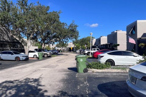 Adosado en alquiler en Pembroke Pines, Florida, 3 dormitorios, 155.33 m2 № 1979076 - foto 25