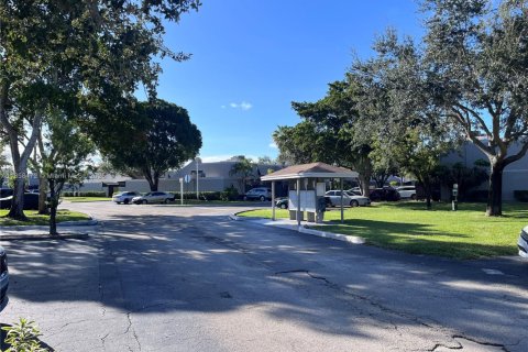 Adosado en alquiler en Pembroke Pines, Florida, 3 dormitorios, 155.33 m2 № 1979076 - foto 24