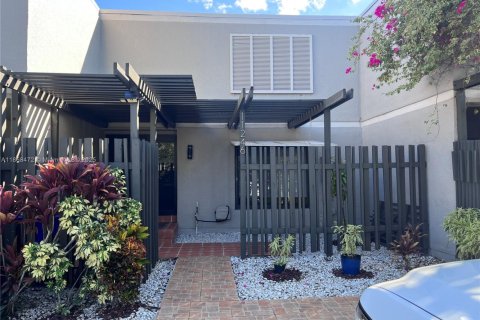 Таунхаус в Пемброк-Пайнс, Флорида 3 спальни, 155.33м2 № 1979076