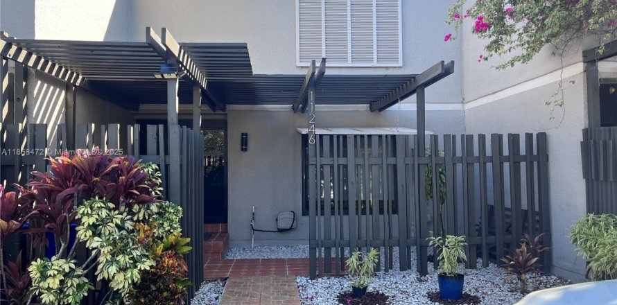 Adosado en Pembroke Pines, Florida 3 dormitorios, 155.33 m2 № 1979076