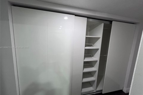 Adosado en alquiler en Pembroke Pines, Florida, 3 dormitorios, 155.33 m2 № 1979076 - foto 20