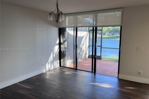 Adosado en alquiler en Pembroke Pines, Florida, 3 dormitorios, 155.33 m2 № 1979076 - foto 9