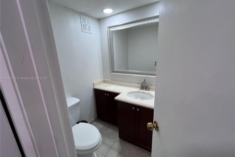 Adosado en alquiler en Pembroke Pines, Florida, 3 dormitorios, 155.33 m2 № 1979076 - foto 5